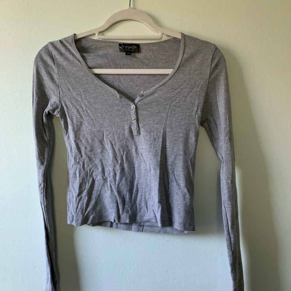 Tops hop gray button up